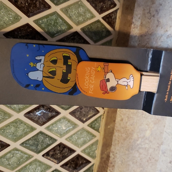 Snoopy and Woodstock Halloween 2 pk spatula set NWT - Picture 2 of 3